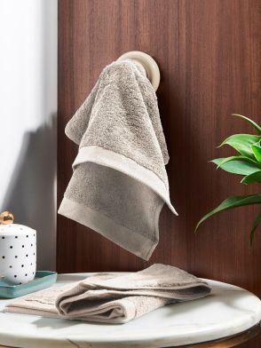 Solitaire Ecru Hand Towel