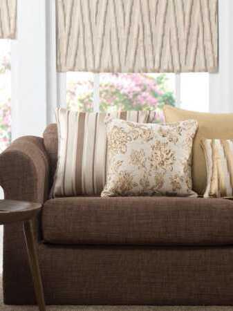 Go minimal with rich furnishings in rustic colors